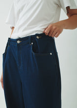 Load image into Gallery viewer, 08 DENIM TERRY ADJUSTABLE PLEATED PANT
